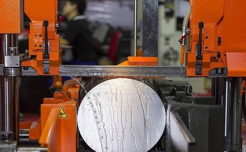 龙湖立式金属带锯床切削出现跑带故障解决方法！